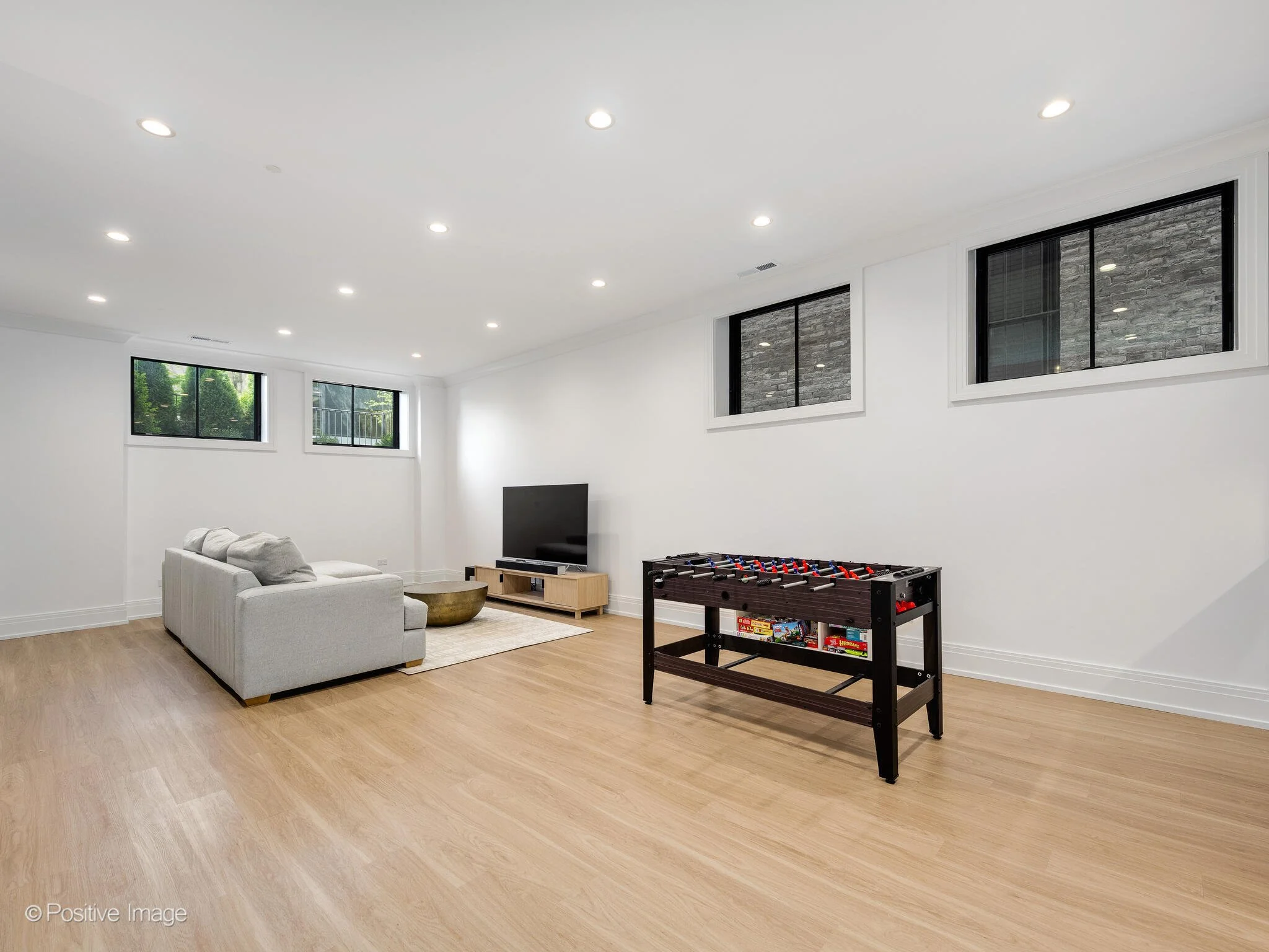 2107 N Cleveland Ave Chicago IL 60614 USA-052-009-0052-MLS_Size.jpg