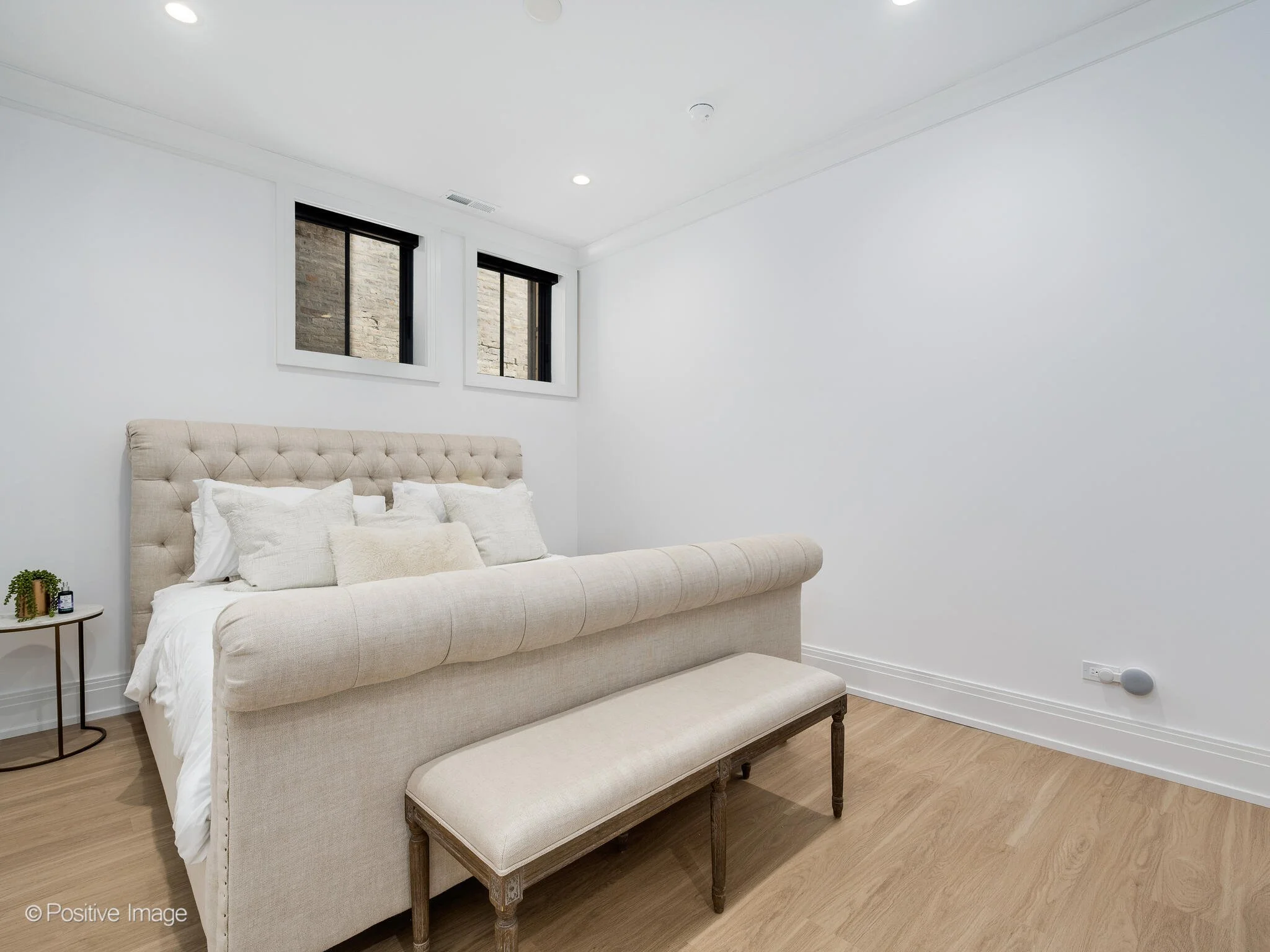2107 N Cleveland Ave Chicago IL 60614 USA-058-007-0058-MLS_Size.jpg
