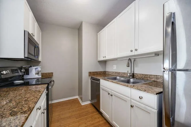 400 N La Salle Dr Apt 2312-small-007-023-0004-666x445-72dpi.jpg