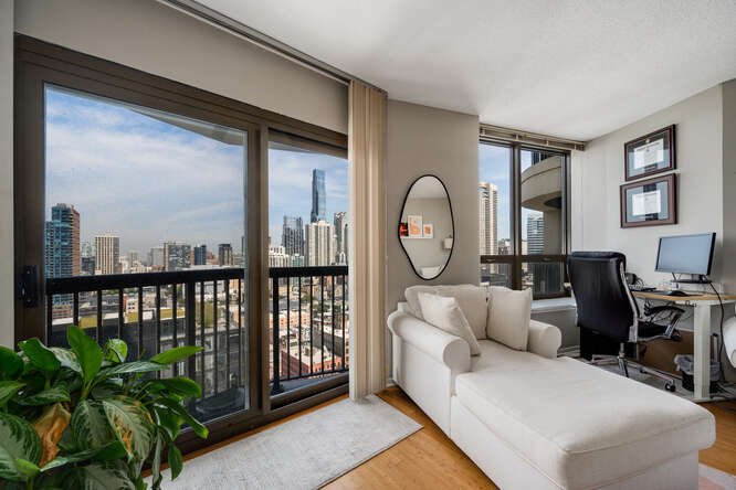 400 N La Salle Dr Apt 2312-small-011-005-0008-666x445-72dpi.jpg