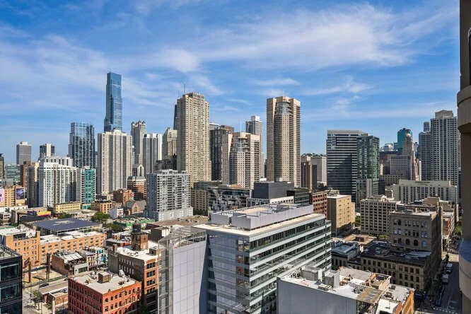 400 N La Salle Dr Apt 2312-small-016-006-0013-666x444-72dpi.jpg