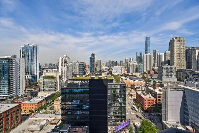 400 N La Salle Dr Apt 2312-small-017-012-0014-666x445-72dpi.jpg