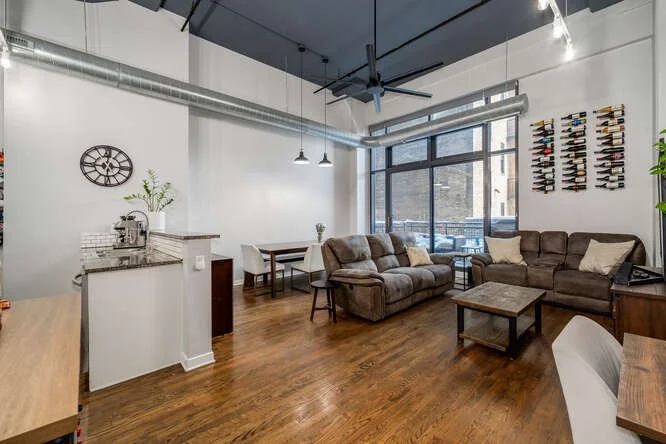 1224 W Van Buren St Apt 212-small-006-011-0004-666x445-72dpi.jpg