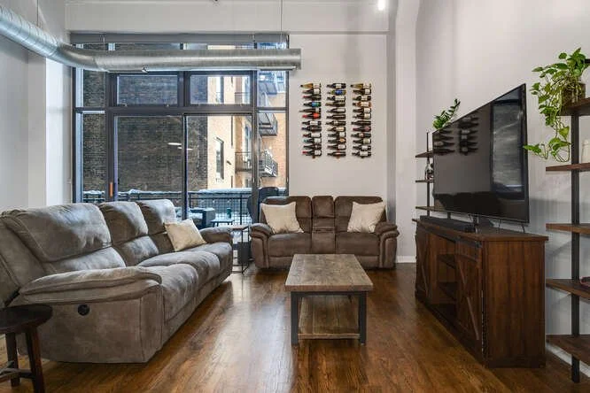 1224 W Van Buren St Apt 212-small-008-013-0006-666x445-72dpi.jpg