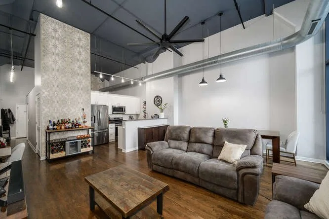 1224 W Van Buren St Apt 212-small-009-015-0007-666x445-72dpi.jpg