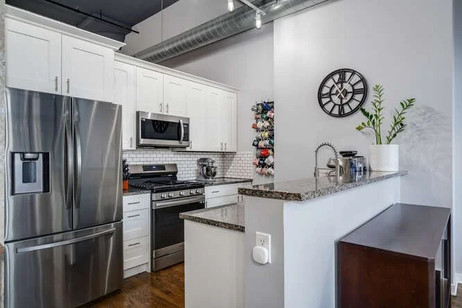 1224 W Van Buren St Apt 212-small-011-006-0009-666x445-72dpi.jpg