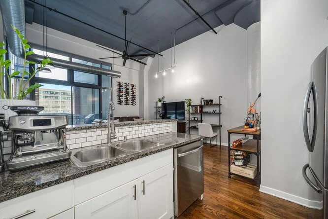 1224 W Van Buren St Apt 212-small-016-010-0014-666x445-72dpi.jpg