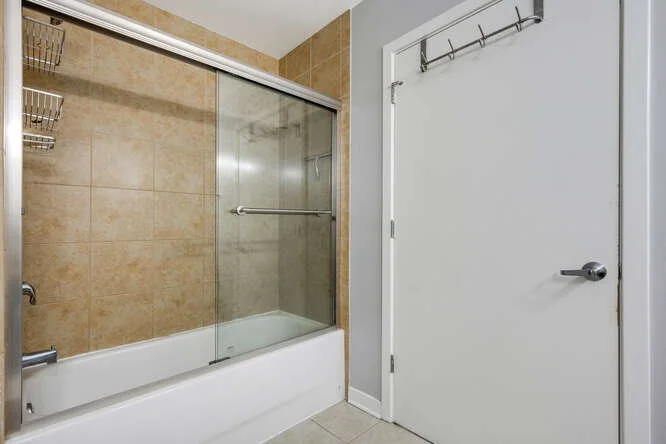 1224 W Van Buren St Apt 212-small-021-002-0019-666x445-72dpi.jpg