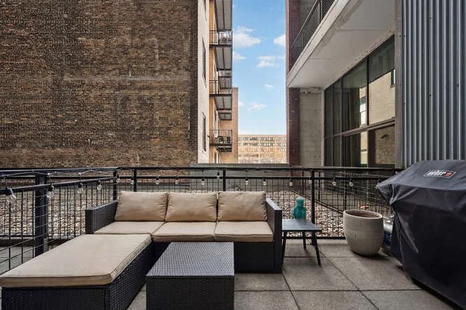 1224 W Van Buren St Apt 212-small-024-022-0022-666x445-72dpi.jpg