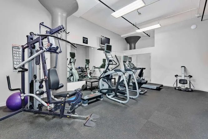 1224 W Van Buren St Apt 212-small-027-028-0025-666x445-72dpi.jpg