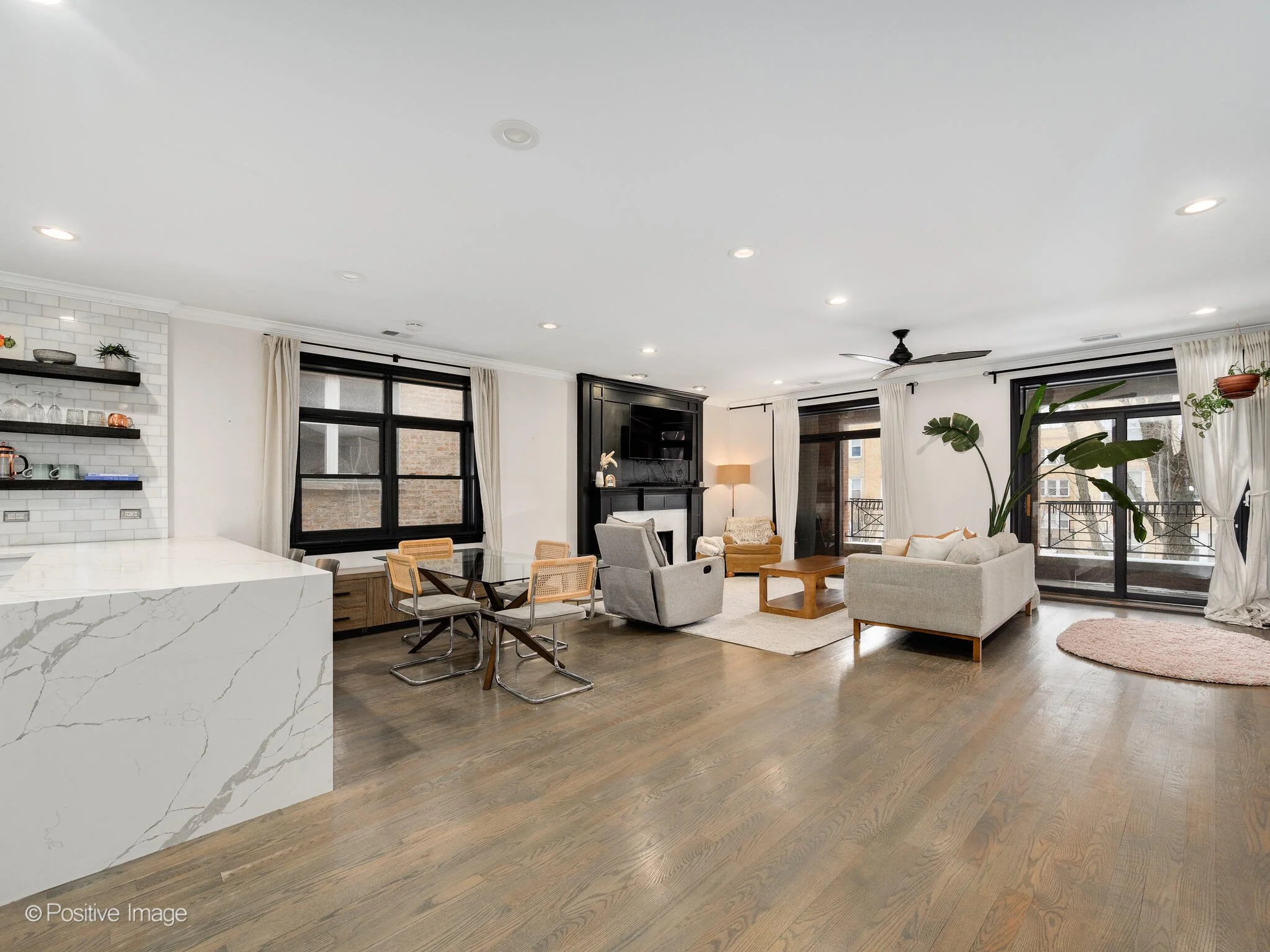 4040 N Mozart St Unit 2 Chicago IL 60618 USA-003-013-0003-MLS_Size.jpg