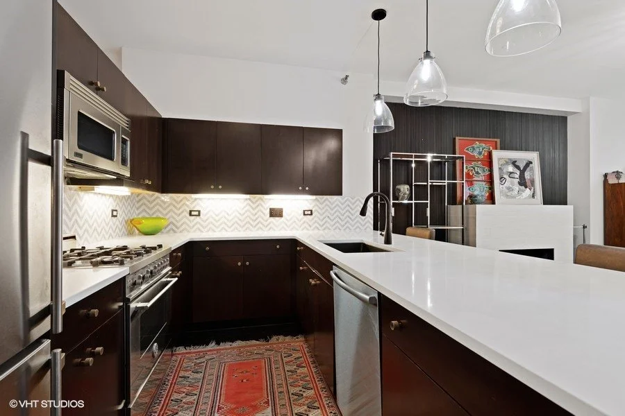 05_6-N-Michigan-Ave-_610_Kitchen_Web.jpg