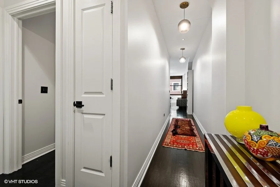07_6-N-Michigan-Ave-_610_Hallway_Web.jpg