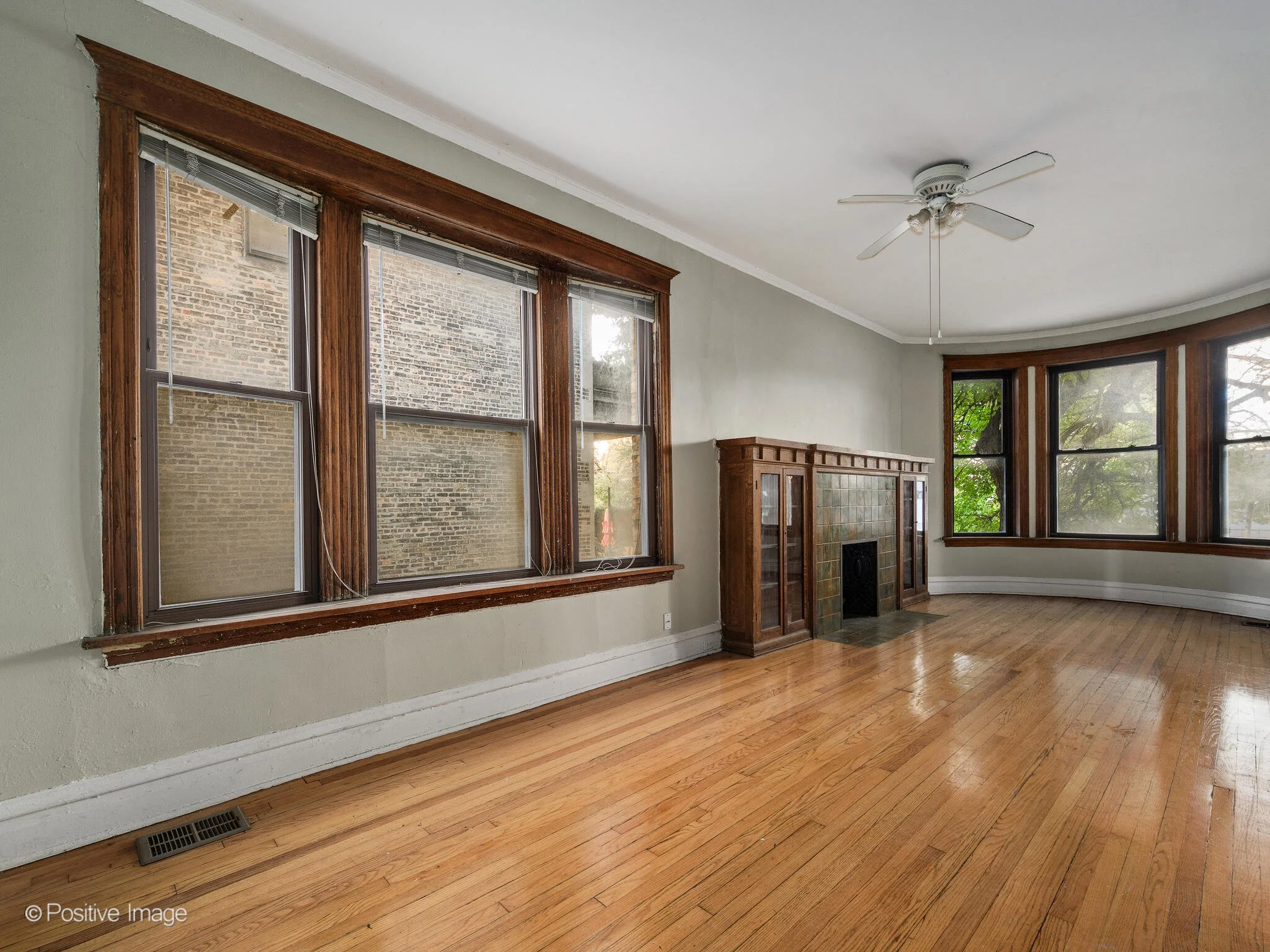 4841 N Kenmore Ave Chicago IL 60640 USA-003-008-0003-MLS_Size.jpg