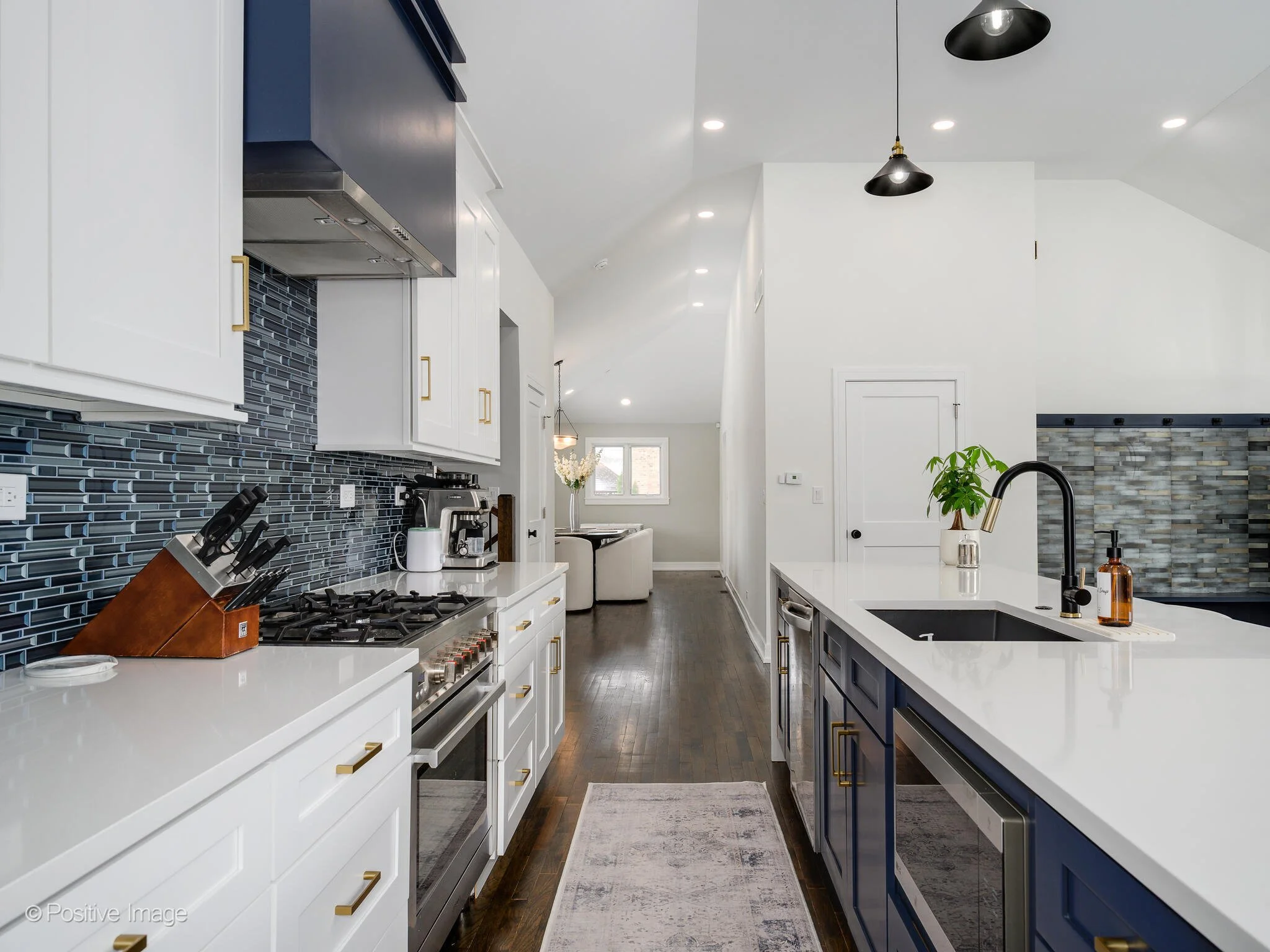 7609 Baker Ct Darien IL 60561 USA-011-009-0011-MLS_Size.jpg