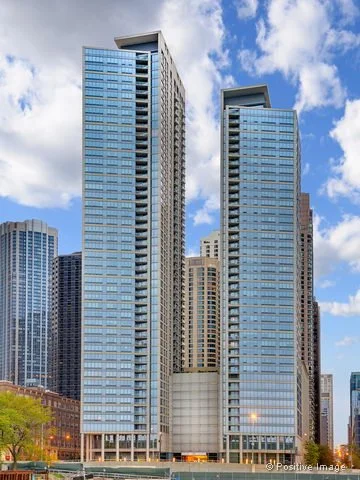 600 N Lake Shore Drive Exterior