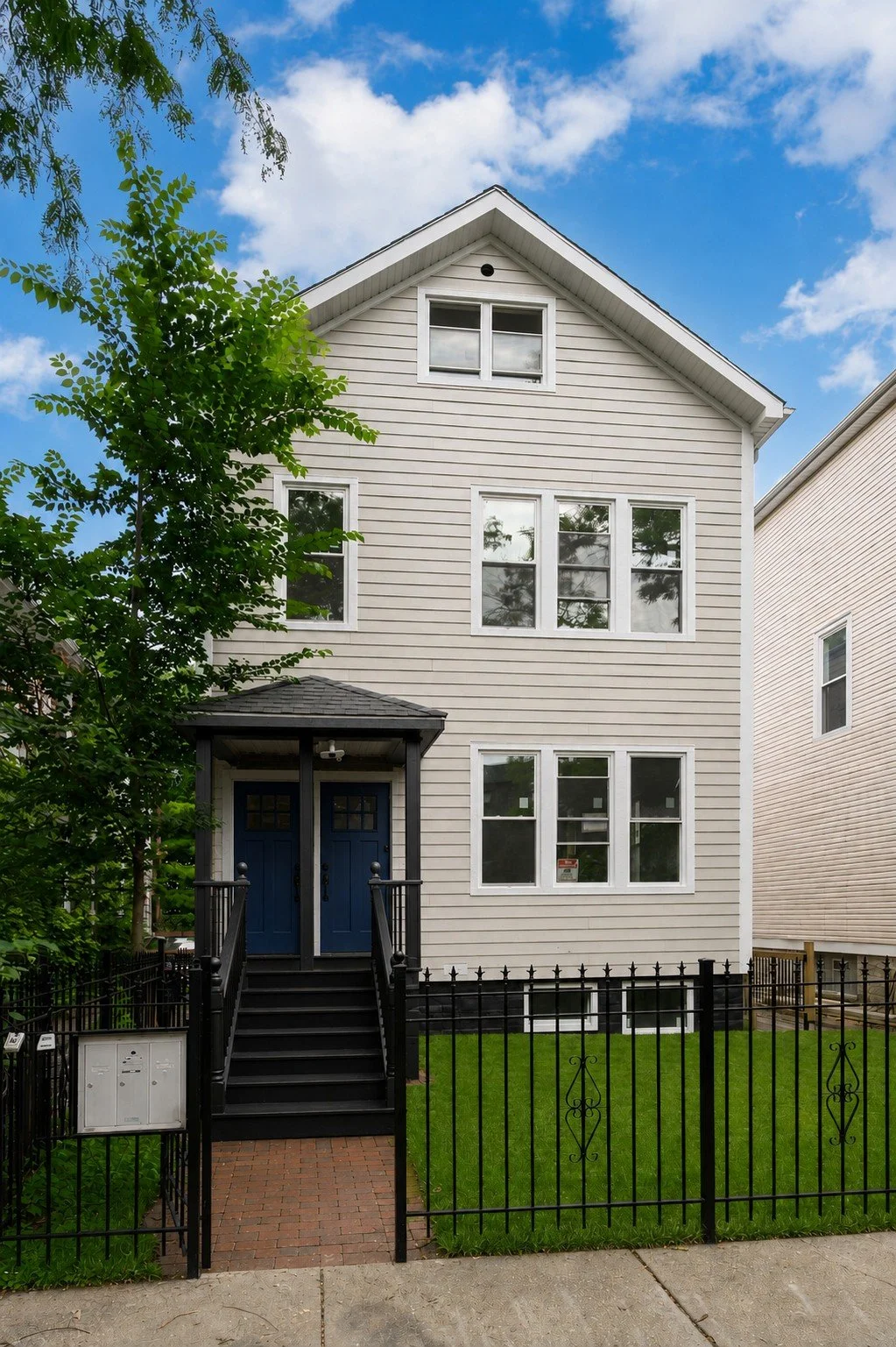 1637 N Richmond - Front