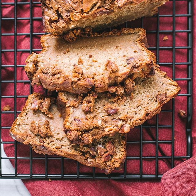 Sticky Bun Banana Bread 🍌🥮 with RECIPE ⤵️ This was the last thing I made before leaving for vacation and I&rsquo;m wishing I had a slice to celebrate #toasttuesday right now 😋 With 4 overripe bananas on my counter before we left and a craving for 