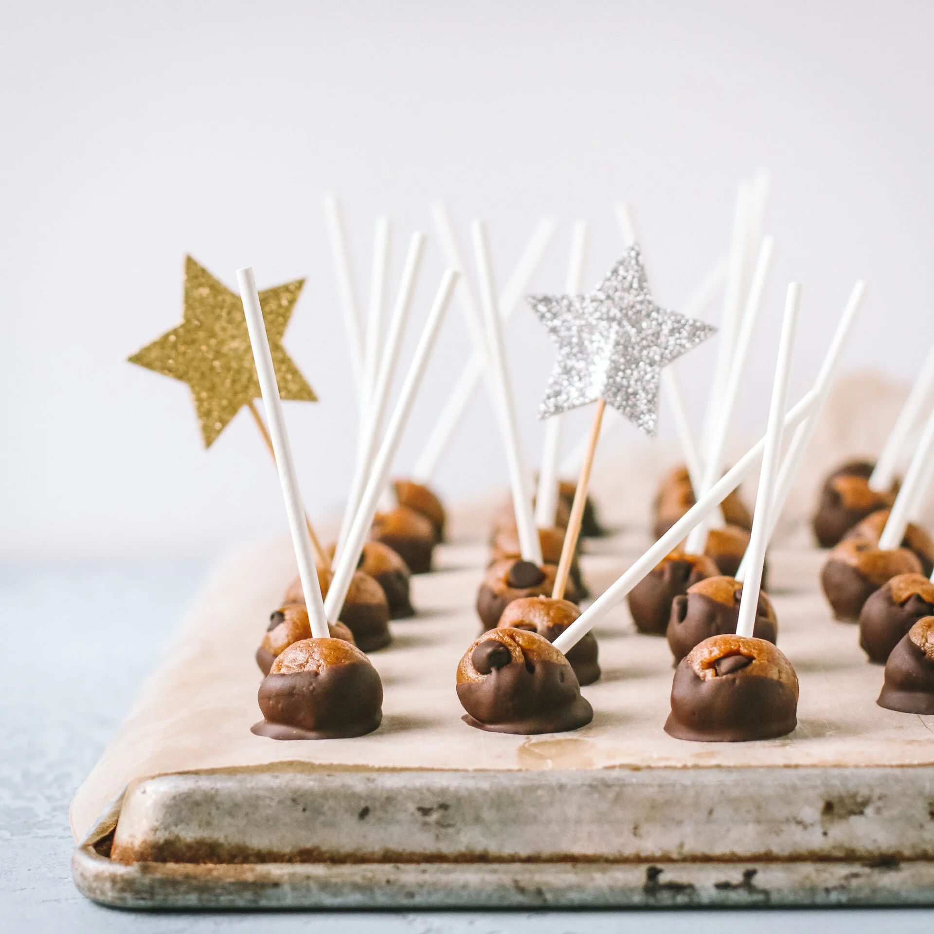 No-Bake Cookie Dough Cake Pops