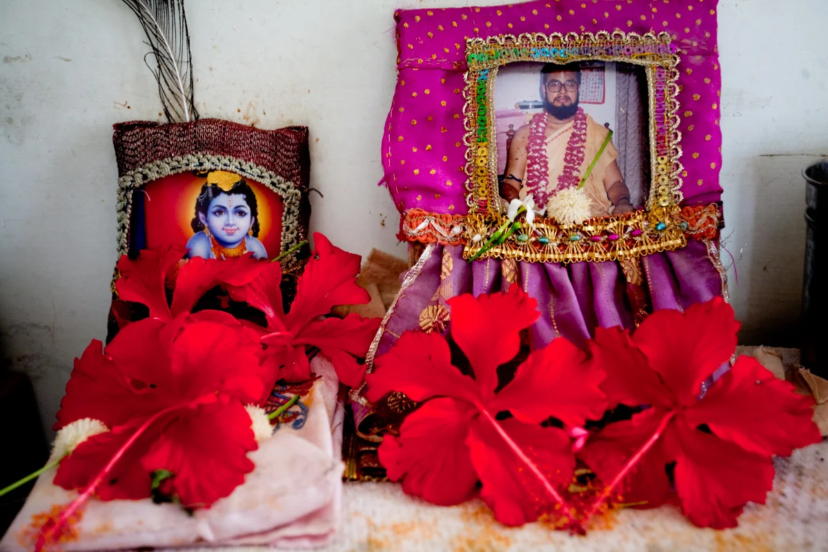 LE VEDOVE DI VRINDAVAN-4.jpg
