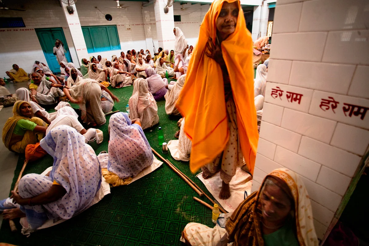 LE VEDOVE DI VRINDAVAN-12.jpg