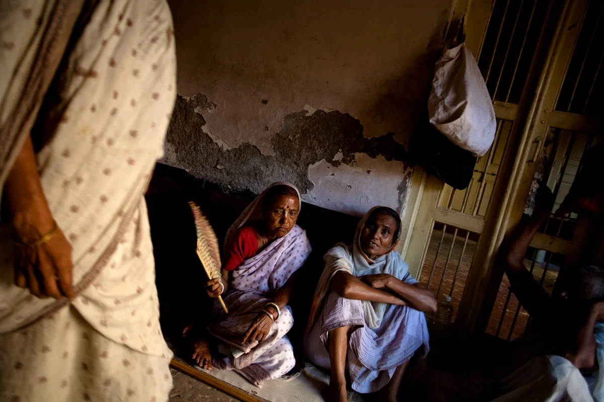 LE VEDOVE DI VRINDAVAN-13.jpg