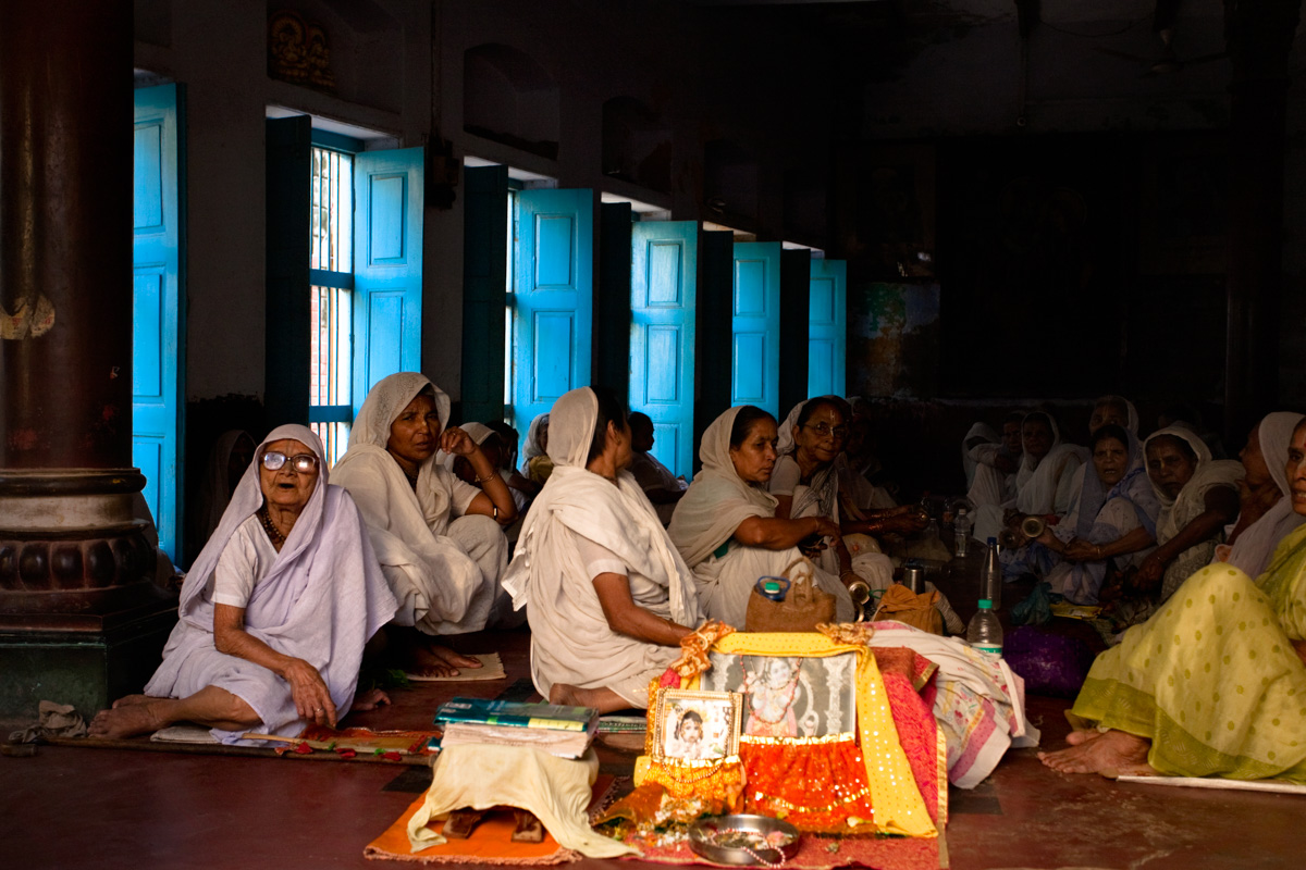 LE VEDOVE DI VRINDAVAN-14.jpg