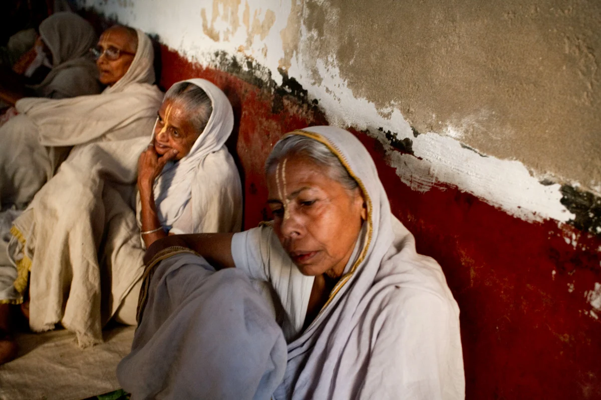 LE VEDOVE DI VRINDAVAN-16.jpg