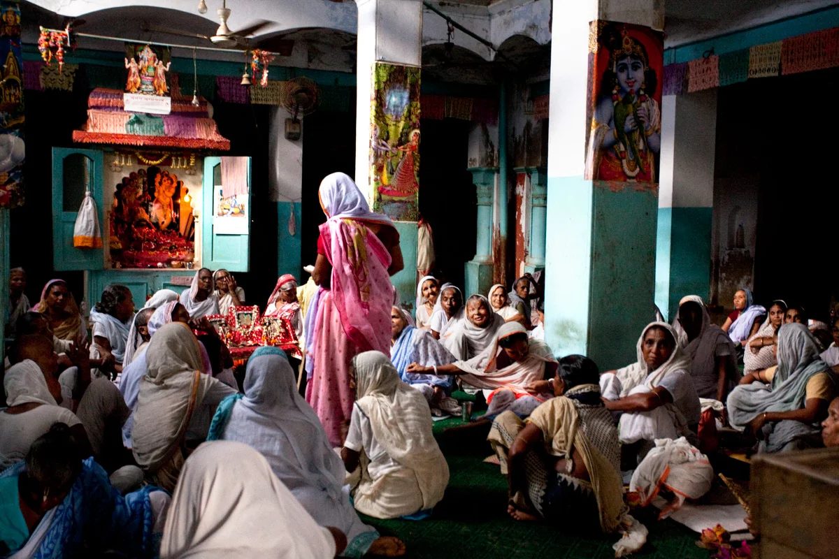 LE VEDOVE DI VRINDAVAN-17.jpg