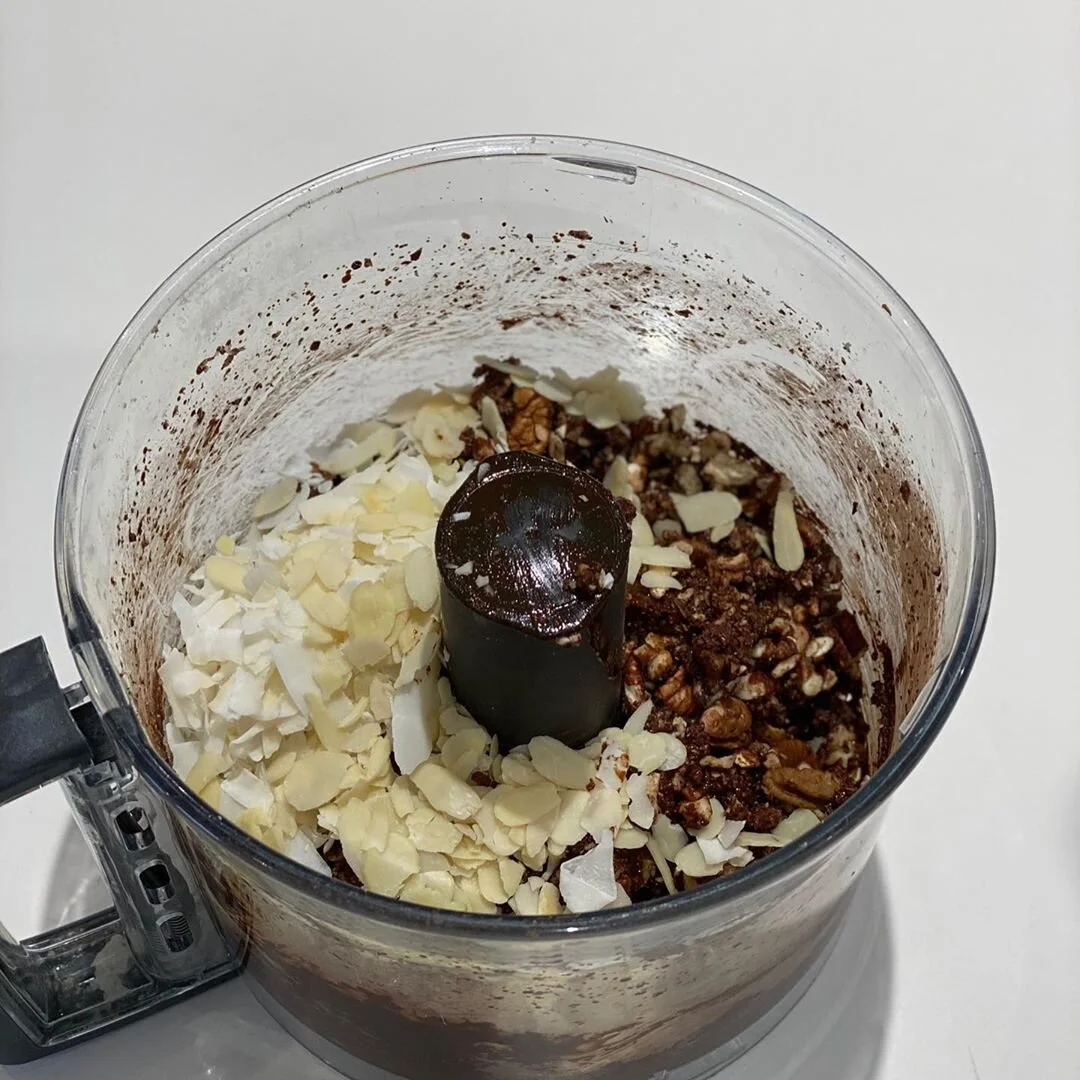 Blend ingredients for dark chocolate paleo granola