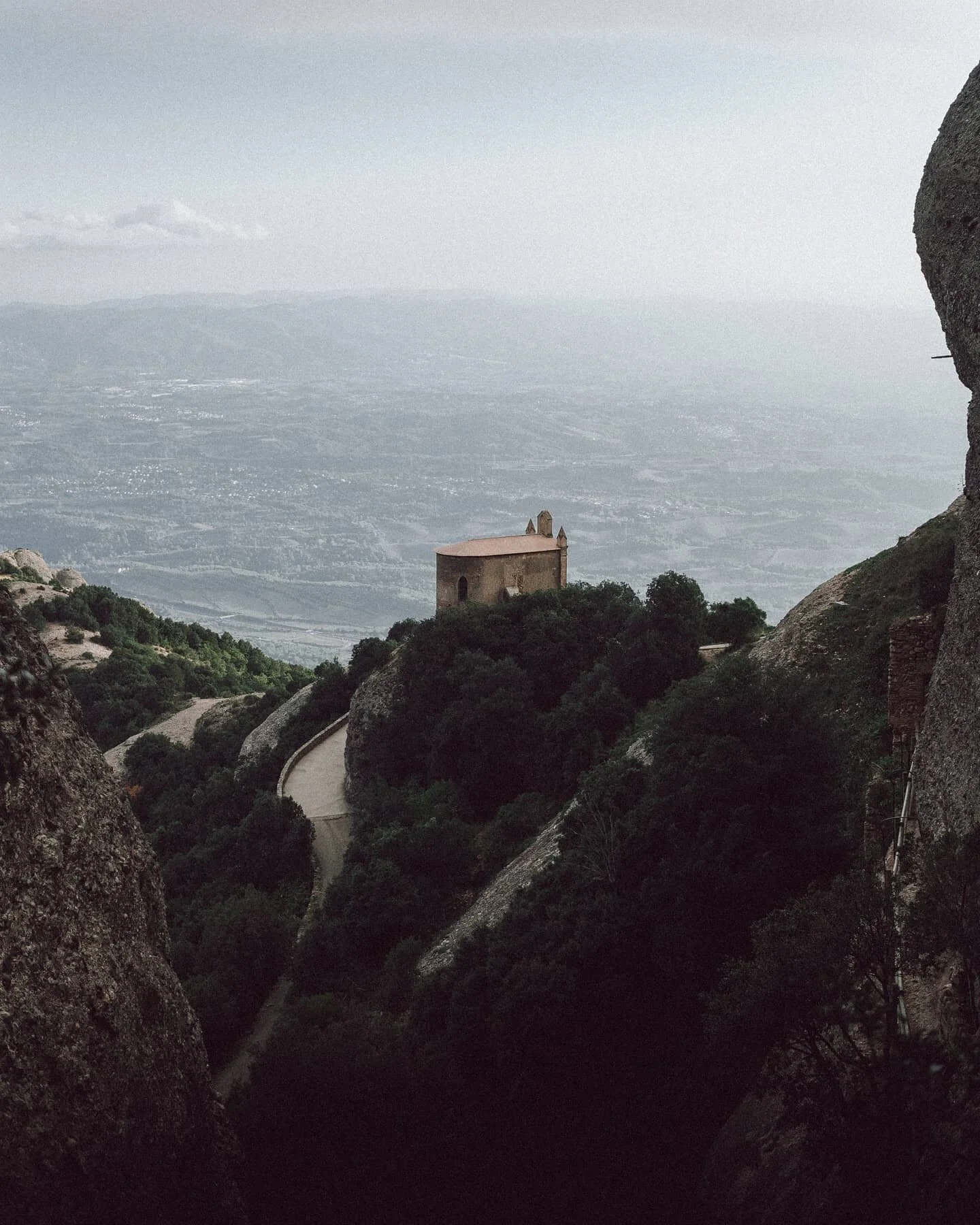 Its very hard to find your own words and you dont actually exist until you have your own words. Let your thoughts be your own. 💭💬
.
.
.
#filmpalette #filmfeed #sonyalpha #shootitwithfilm #explorefilm #wildernessexplorer #moodytones #filmfeed #hiker