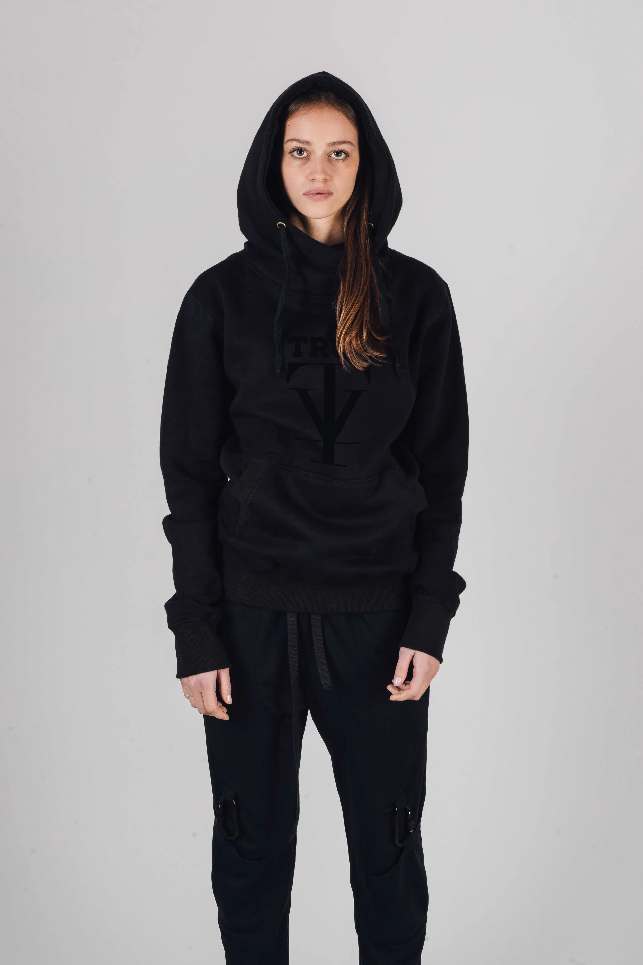 9A4A4195_TY_black.jpg