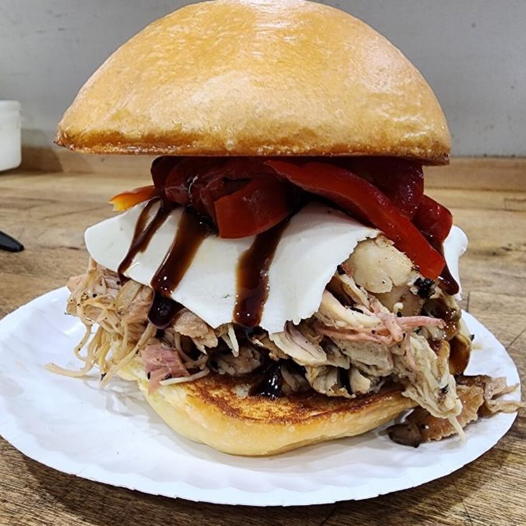 ALRIGHT ALRIGHT 🇮🇹 we went all in for this special you can only get at this weekends San Gennaro Festival!!! Smoked chicken, fresh Mozzarella, roasted red peppers, and balsamic glaze on a brioche bun, see you at @lennybrunofarms!!! 🤌🏻🤌🏻🤌🏻 #me