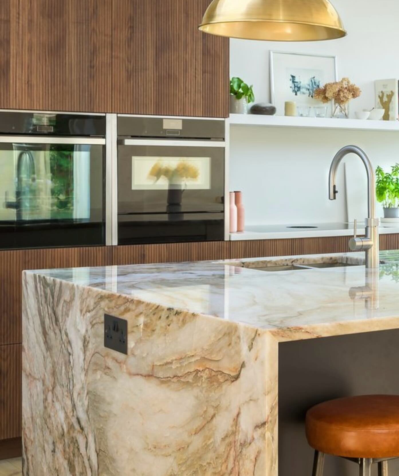Beautiful, exotic &amp; unique Venaria Reale Quartzite Worktops &amp; Surfaces #measured #made #fitted by @lbsstone

Head over to the blog for more information on this gorgeous Project by @designinteriorsuk

#quartzite #venariareale #kitchen #worktop