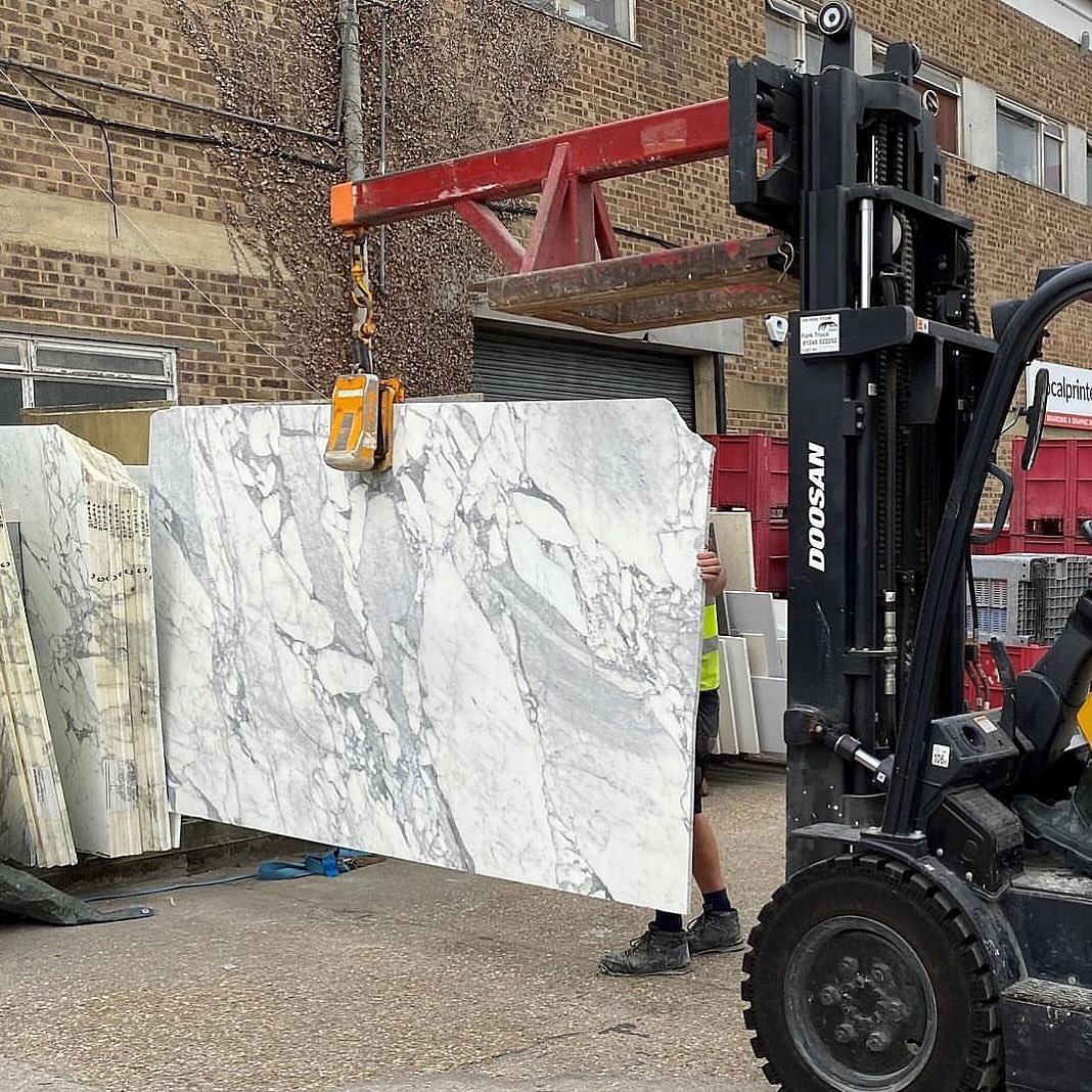 We use only the best materials, suppliers, machinery &amp; state-of-the-art technology for all of our projects. Gorgeous Statuario Marble from @geraldcullifordlimited #measured #made #fitted by @lbsstone
.
.
.
.
#worktops #design #interiors #interior