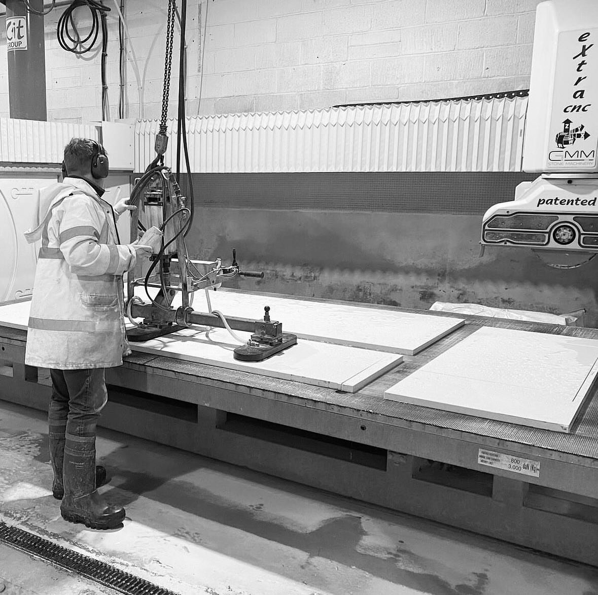 State-of-the-art technology featuring the Vacuum Lifter &amp; CNC Sawing Machine🖤

Affordable Natural Stone &amp; Quartz Surfaces
#measured #made #fitted by @lbsstone
.
.
.
#concrete #design #interiors #interiordesign #decor #kitchen #architecture #