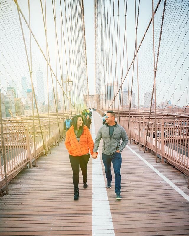 Top 10 things to do in New York: Walk on the Brooklyn Bridge🌇 .
.

#fashionblogger #nycblogger #portrait #cherryblossom #ny #fotografoemny #fotografaemny #fotografabrasileiraemny #fotografabrasileiraemnovayork #fotosemnovayork #newyork #photographer