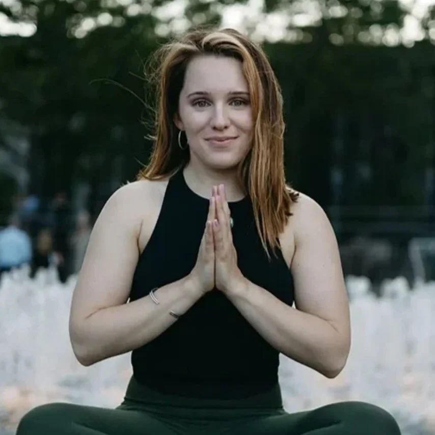 Meet Amanda!  Amanda T was a teacher at MYBO 1.0.  She leads workshops (An astrology one this month on 12/21!  Check it out!) and you can find her Saturday mornings leading  heated vinyasa!
🌟 🧘&zwj;♀️💫
Amanda first fell in love with power flow vin