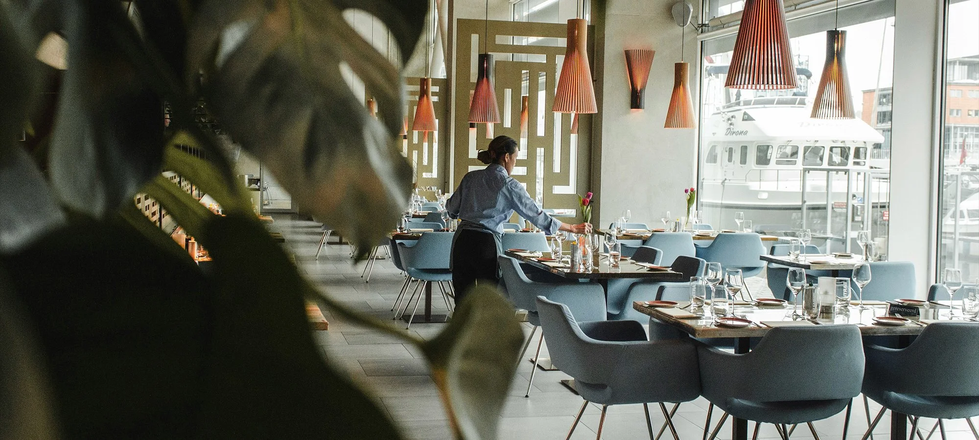 El error más costoso del marketing gastronómico: por qué las agencias "todólogas" hunden la rentabilidad de tu restaurante
