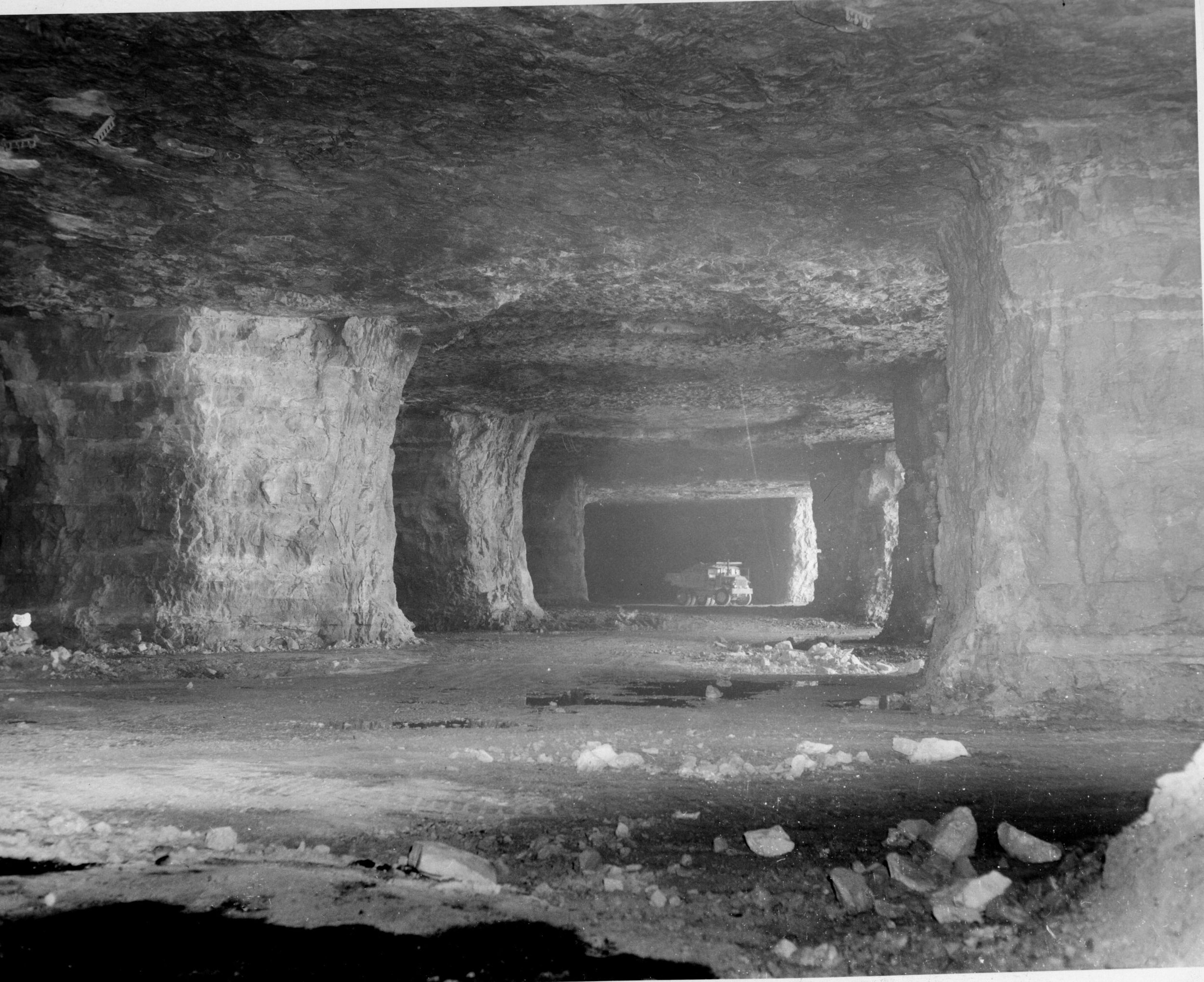  By 1960, enough area had been mined to build the first 250,000 square feet of warehouse underground while still allowing for mining to continue. 