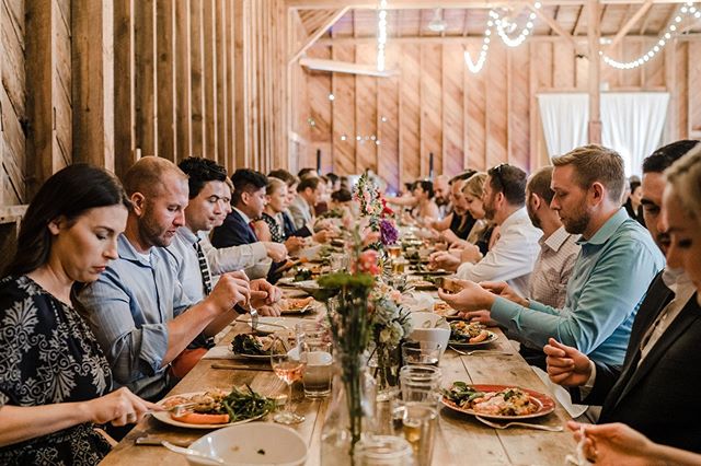 One of our favorite times of the year is when we start getting all the photos from our past wedding season 😍🤗 loving these family style dinner shots from @sasha_reiko_photography of Megan and Phil&rsquo;s beautiful day!
Catering + staffing: @serend