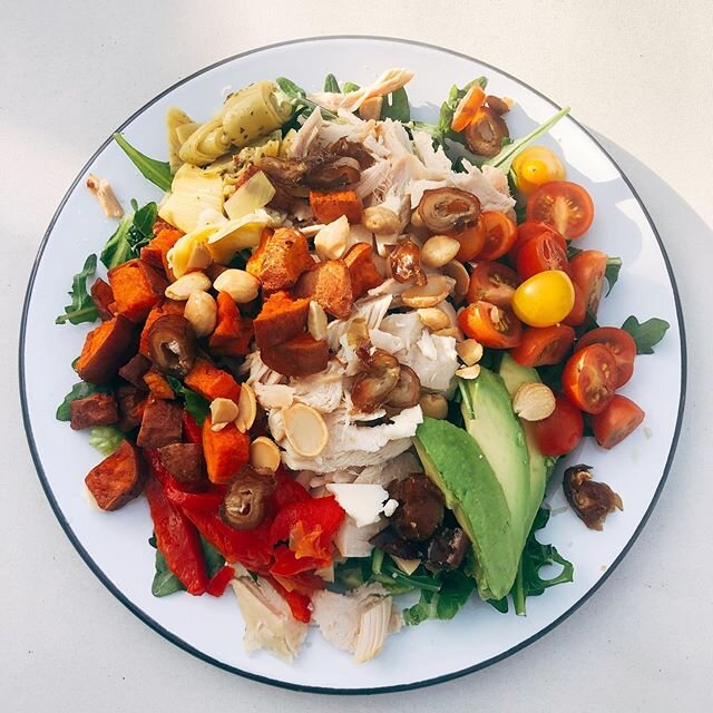 Starting off the New Year in the sunshine and on a healthy note with one of our favorites&mdash; our California chopped salad! Featuring organic arugula, rotisserie chicken, avocado, cherry tomatoes, roasted sweet potatoes, roasted red pepper, artich