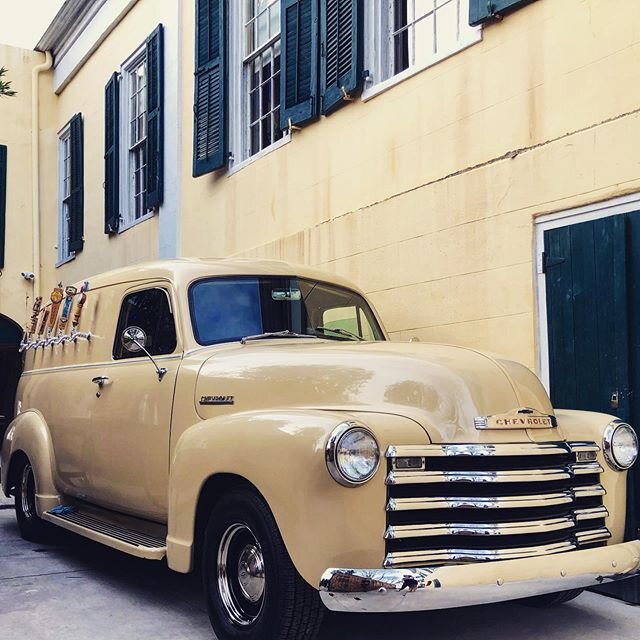 Matchy Matchy with @bkeyeshouse.
💛
💛
#Secondline #NOLAwedding #neworleansbride #weddingcocktails #destinationwedding #whatsontap #craftbeer #wineontap #weddingtoast #cheers🍻