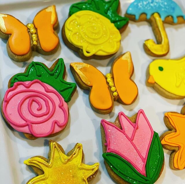 Springtime treats! Gluten free. Individually wrapped for special delivery today 🌷🦋🌼 I made extra :) get yours at www.sarahsavoryandsweet.com/order. PPU in Spring Valley or delivery today.