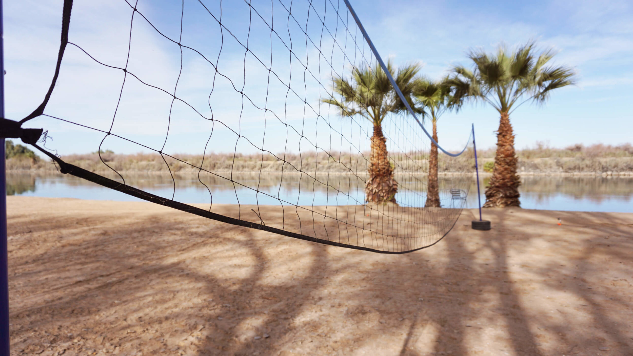 Play beach volley ball