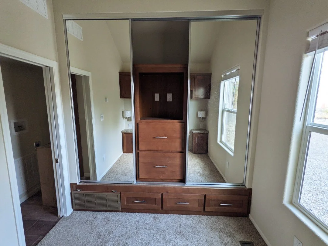 home-mirrored-closet.jpg