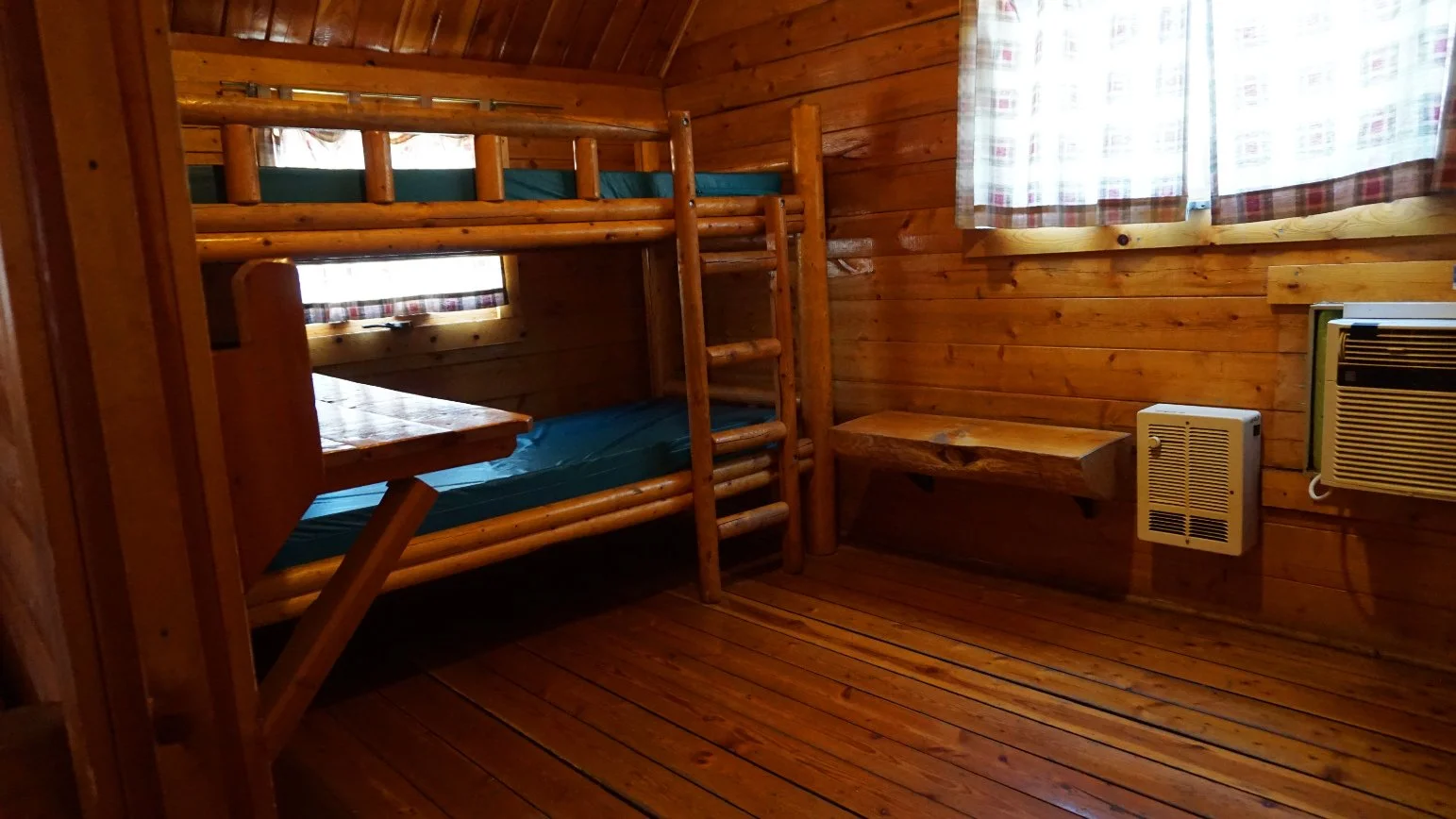 Cabin-interior-bunk-beds.jpg
