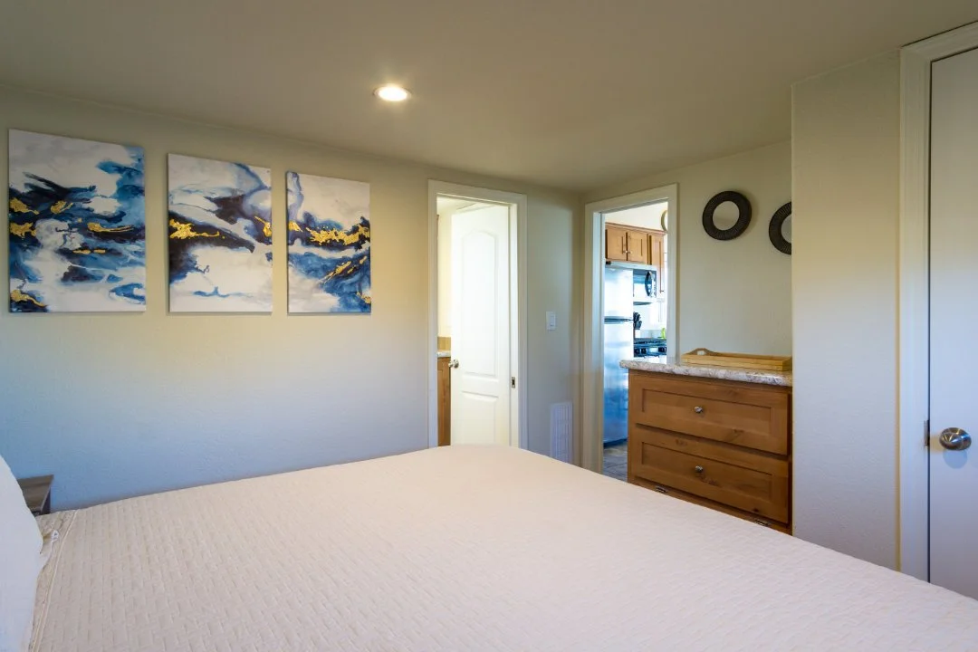 home-84b-bedroom-2.jpg
