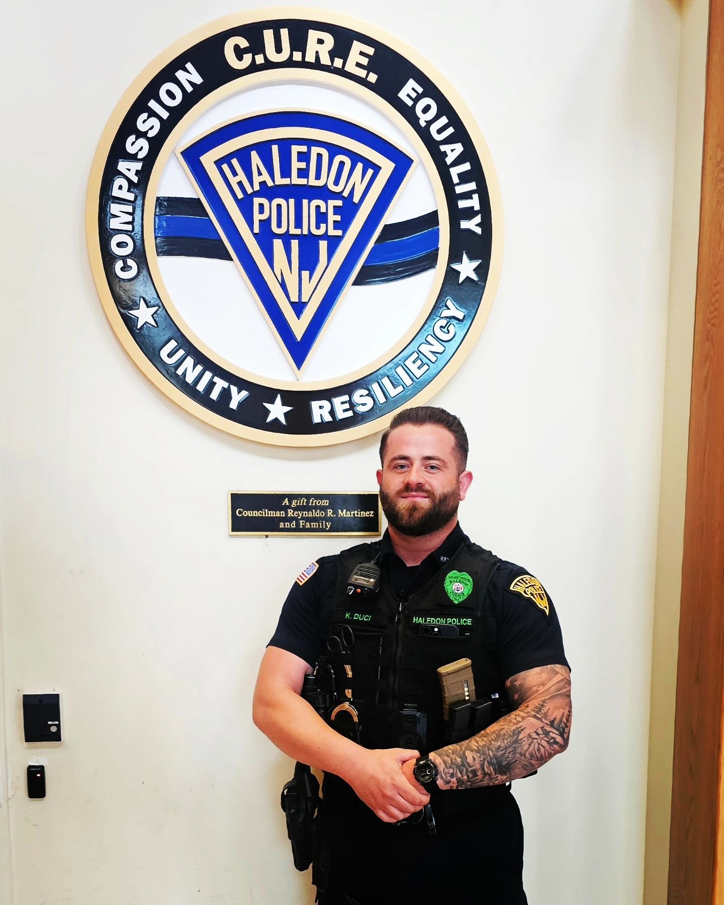💚 May is Mental Health Awareness Month! 💚

Join us in honoring Mental Health Awareness Month as Officer Kris Duci and our dedicated officers proudly wear green name tags and embroidered badges in support of those impacted by mental health challenge
