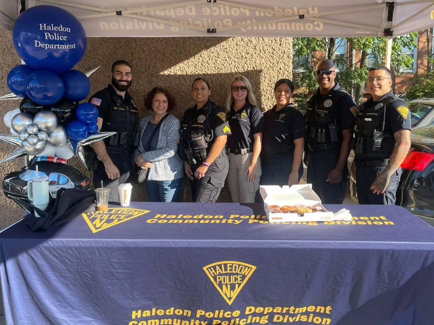 🚨☕ Haledon Police Department 9th Annual Coffee with a Cop at Haledon Dunkin'! ☕🚨

Today, led by our Community Policing and Youth Services Division, members of your Haledon Police Department held our 9th Annual Coffee with a Cop at the Haledon Dunki